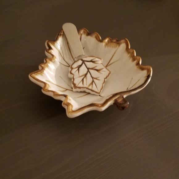 Rustic Harvest Maple Leaf Bowl with Spreader - Picture 3 of 3